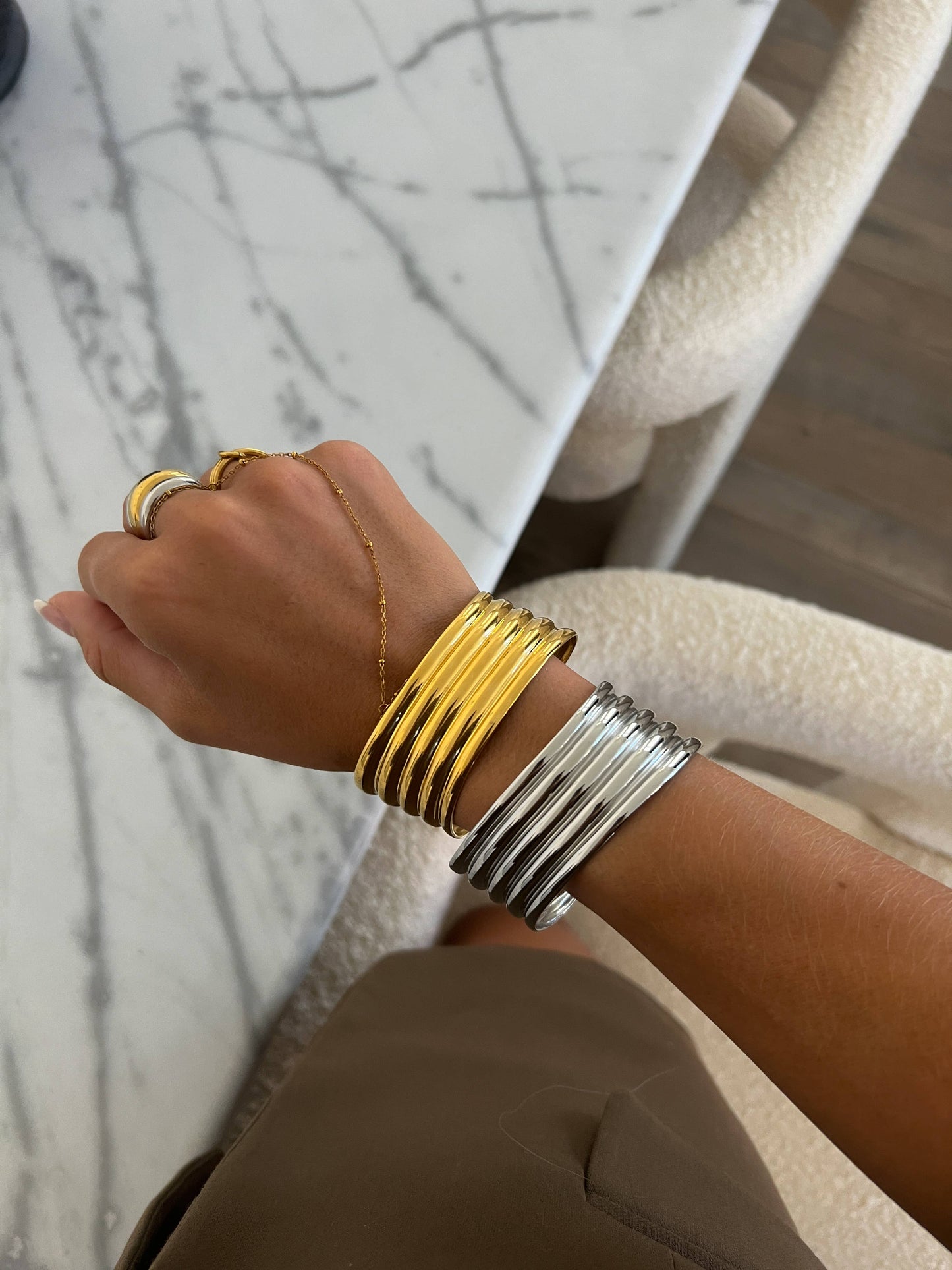 Bella Bangle: Gold - CHANSUTTPEARLS